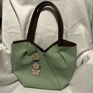 B.lush light green purse